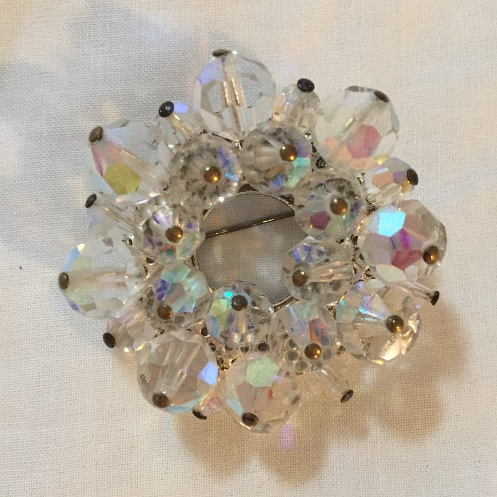 Beautiful vintage aurora borealis circle pin